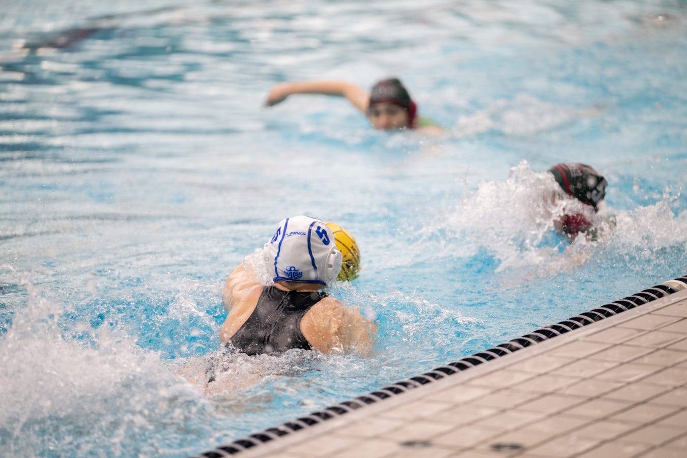 Team photo poolside before a game